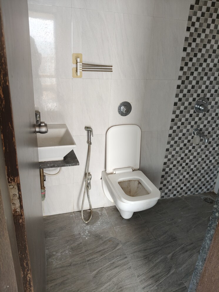 Bathroom, majestique-38-park-majestique 2 Bedroom 930 Sq.Ft. Apartment In Undri Pune 8129991