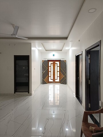 Building Lobby in 2 BHK Builder Floor at Gomti Nagar – for Rent