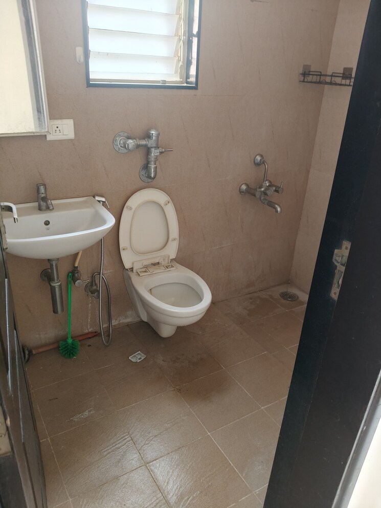 Bathroom, nyati-ethos 2 Bedroom 1131 Sq.Ft. Apartment In Undri Pune 8130037