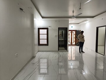 Living Room in 2 BHK Builder Floor at Gomti Nagar – for Rent