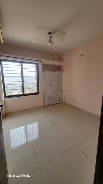 Room in 2 BHK Apartment at Builders Combine Bella Vista, Bavdhan – for Rent