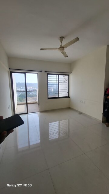 Room in 2 BHK Apartment at Builders Combine Bella Vista, Bavdhan – for Rent
