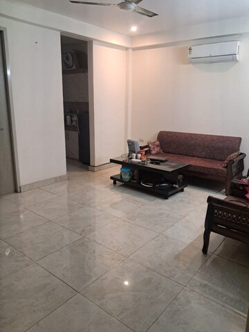 Living Room in 3 BHK Builder Floor at DLF City Gurgaon, Sector 27 – for Rent