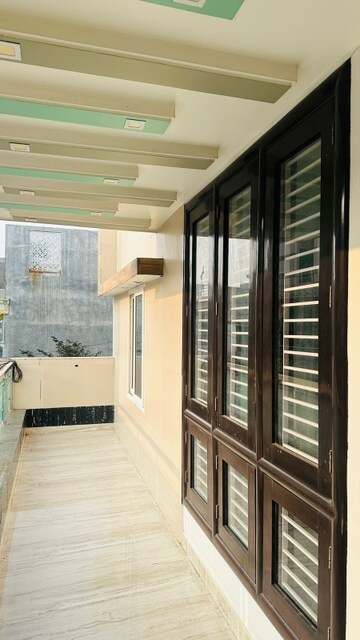 Building Lobby in 3 BHK Builder Floor at Sahar Plaza Indira Nagar, Indira Nagar – for Rent