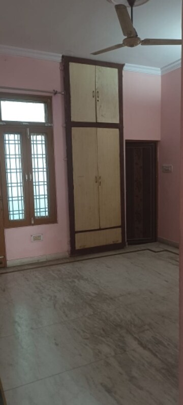Room in 2 BHK Builder Floor at Sahar Plaza Indira Nagar, Indira Nagar – for Rent