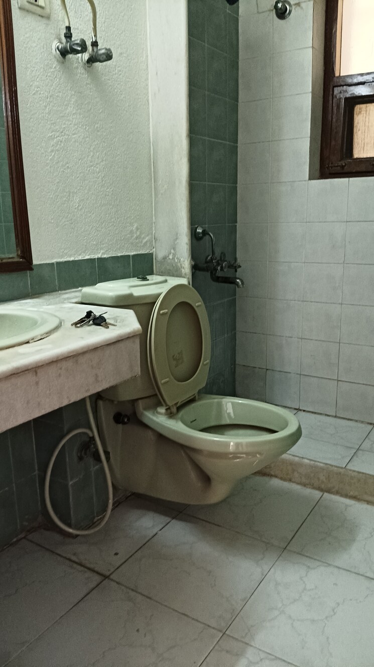 Bathroom, ats-green-village 3 Bedroom 1750 Sq.Ft. Apartment In Sector 93a Noida 8130215