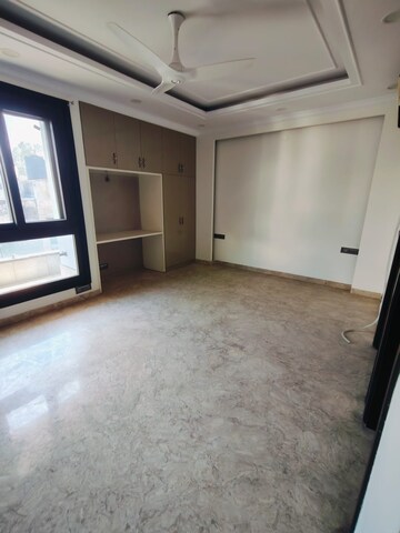 Room in 3 BHK Builder Floor at New Friends Colony – for Rent