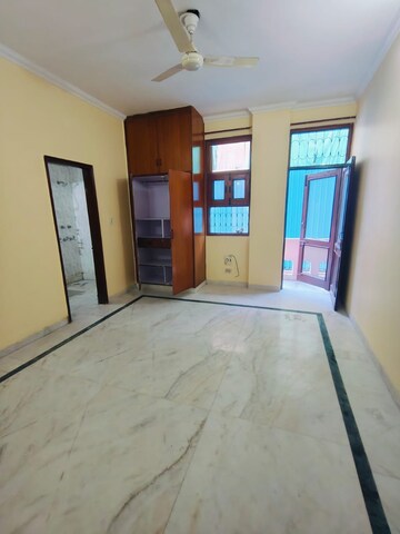 Room in 3 BHK Builder Floor at New Friends Colony – for Rent