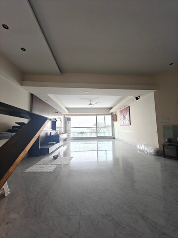 Staircase in 3 BHK Apartment at Maker Tower, Cuffe Parade – for Rent