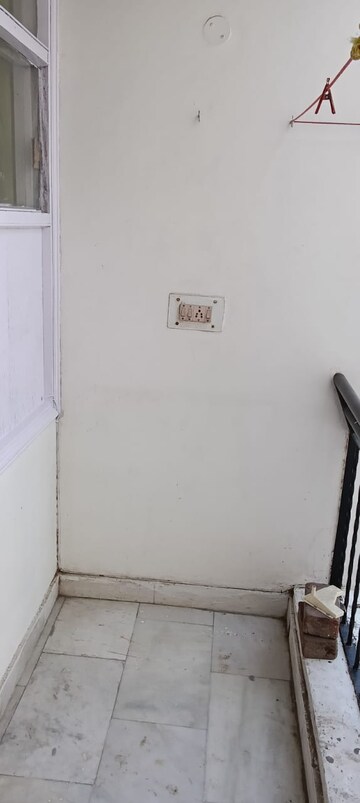Furnished Amenities in 1 BHK Builder Floor at Sector 11 – for Rent