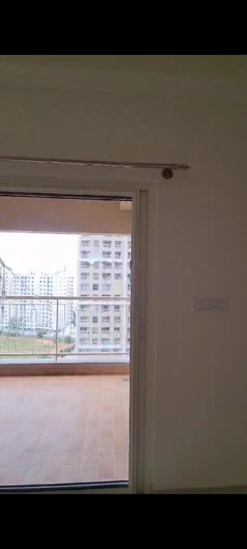 Room in 2 BHK Apartment at Sobha Dream Gardens, Thanisandra Main Road – for Rent