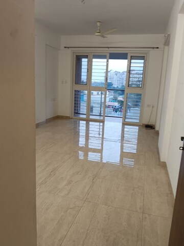 Room in 3 BHK Apartment at Mansarovar Park – for Rent
