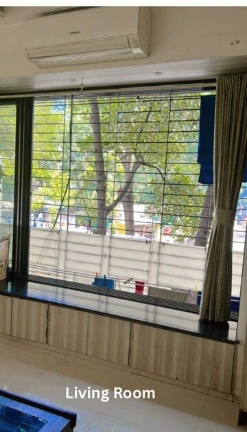 Living Room in 1.5 BHK Apartment at Adarsh Nagar Society, Worli – for Rent