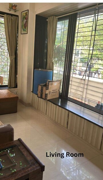 Living Room in 1.5 BHK Apartment at Adarsh Nagar Society, Worli – for Rent