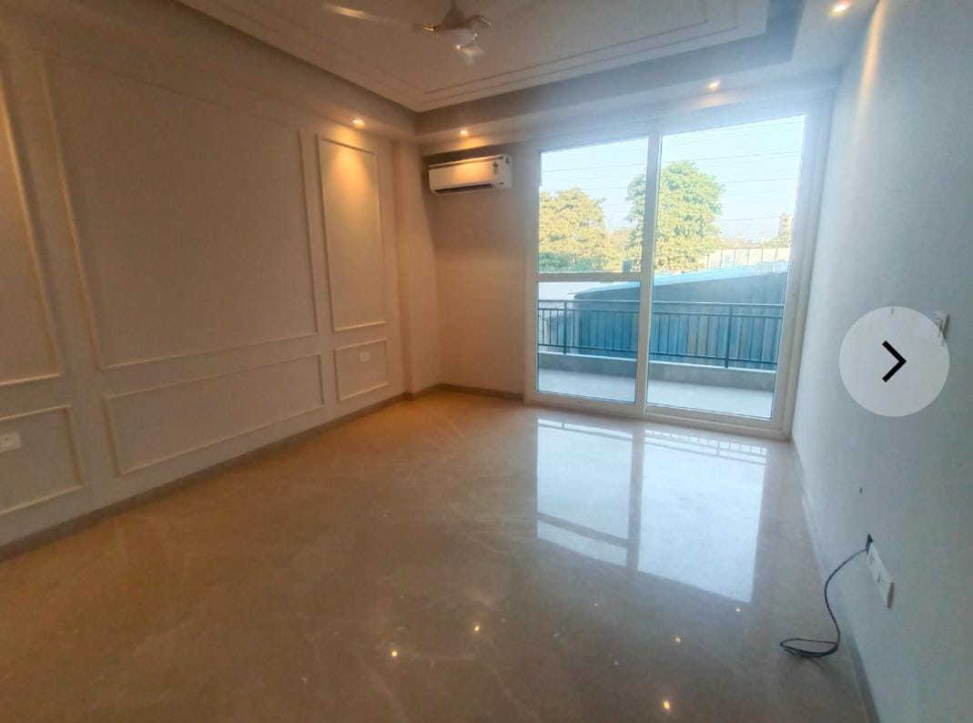 3 BHK + Servant Room Apartment For Sale in Silverglades The Melia