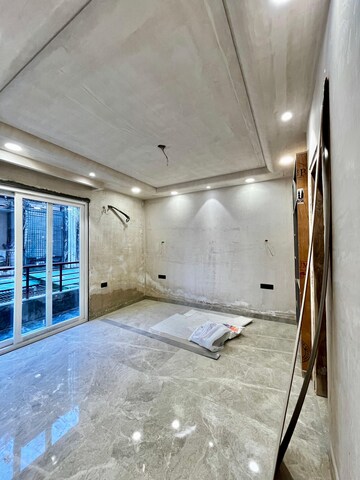 Building Lobby in 3.5 BHK Builder Floor at Sushant Lok 3, Sector 57 – for Sale