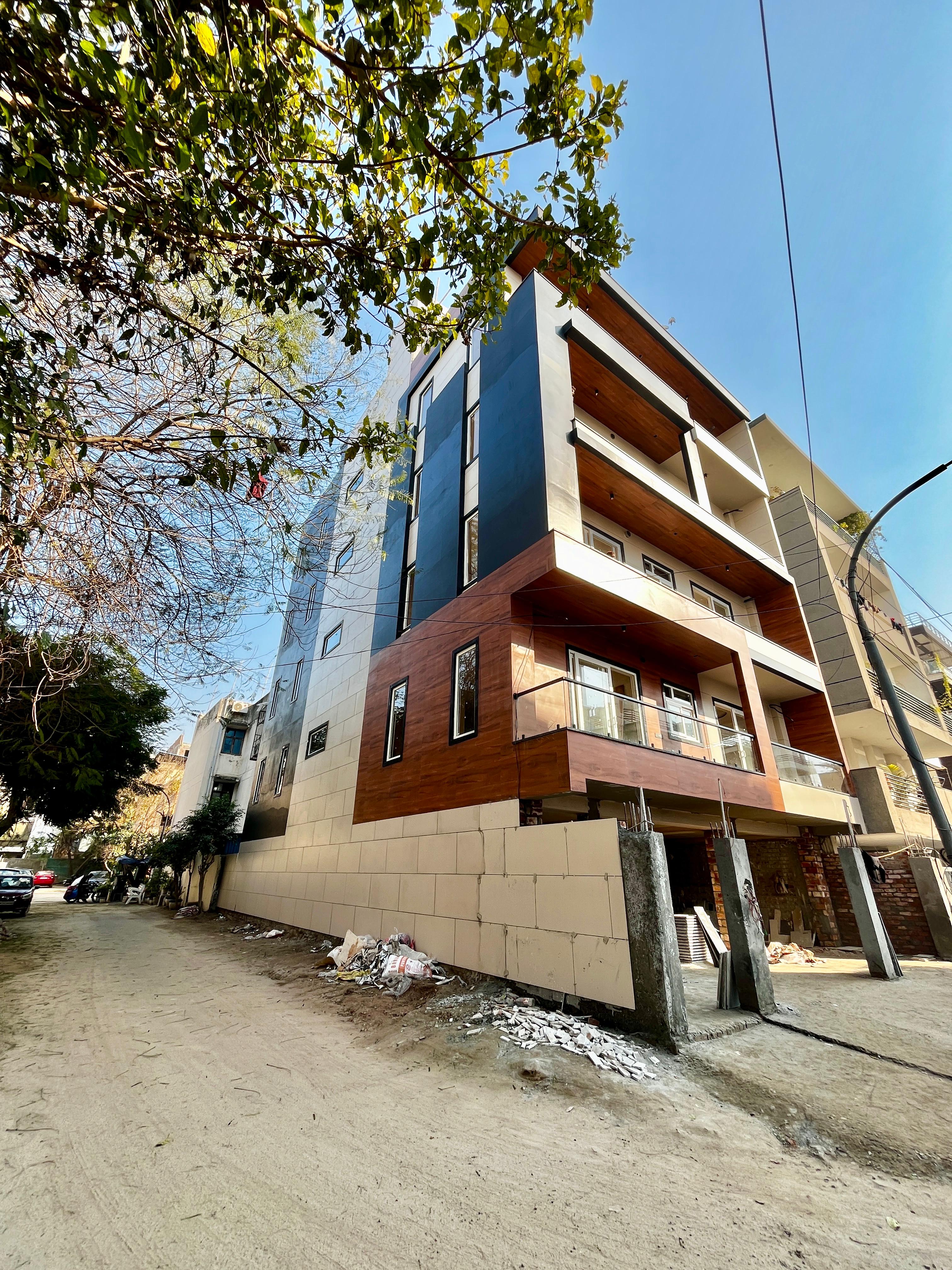 3.5 BHK + Study Room Builder Floor For Sale in Sushant Lok 3