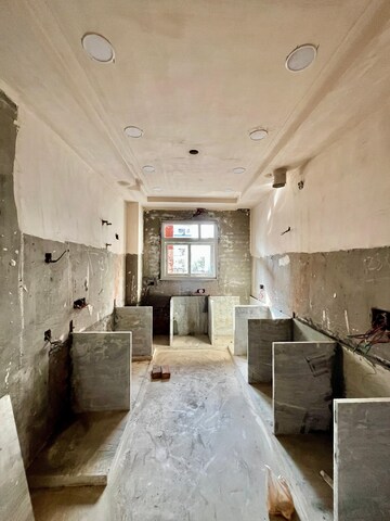 Building Lobby in 3.5 BHK Builder Floor at Sushant Lok 3, Sector 57 – for Sale