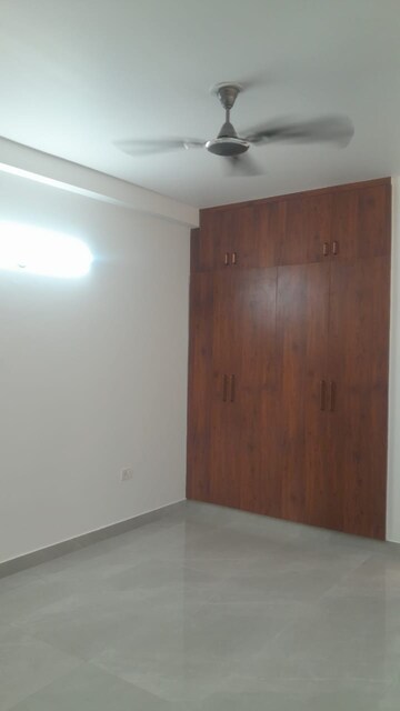 Room in 3 BHK Builder Floor at Vipul World Floors, Sector 48 – for Rent