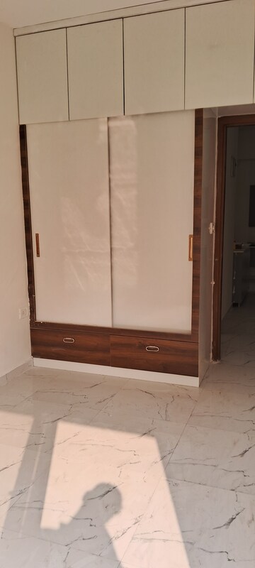 Room in 2 BHK Apartment at Signature Global Proxima, Sector 89 – for Rent
