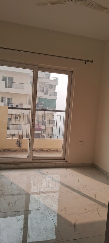 Room in 2 BHK Apartment at Signature Global Proxima, Sector 89 – for Rent