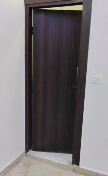 Building Lobby in 1 BHK Builder Floor at Sector 73 – for Sale