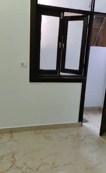Room in 1 BHK Builder Floor at Sector 73 – for Sale