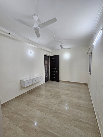 2 BHK Apartment For Rent in Mahagun Mywoods, Sector 16c Greater Noida