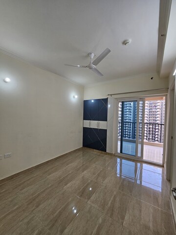 Room in 2 BHK Apartment at Mahagun Mywoods, Sector 16c Greater Noida – for Rent