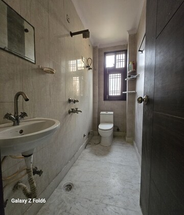 Bathroom in 3 BHK Builder Floor at Palm Residency Chhatarpur, Chattarpur – for Rent