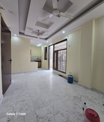 Living Room in 3 BHK Builder Floor at Palm Residency Chhatarpur, Chattarpur – for Rent