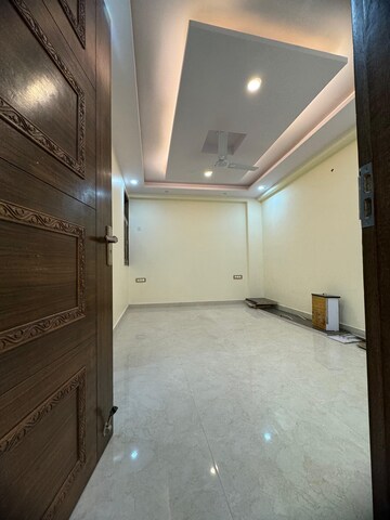 Room in 3 BHK Builder Floor at Palm Residency Chhatarpur, Chattarpur – for Rent