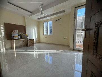 Master Bedroom in 3 BHK Builder Floor at Palm Residency Chhatarpur, Chattarpur – for Rent