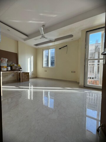 Master Bedroom in 3 BHK Builder Floor at Palm Residency Chhatarpur, Chattarpur – for Rent
