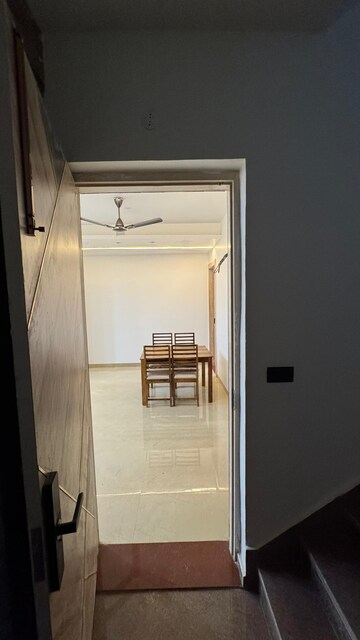 Furnished Amenities in 3 BHK Apartment at DLF City Phase III, Sector 24 – for Rent
