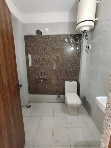 Furnished Amenities in 1 RK Builder Floor at Ansal Sushant Lok I, Sector 43 – for Rent