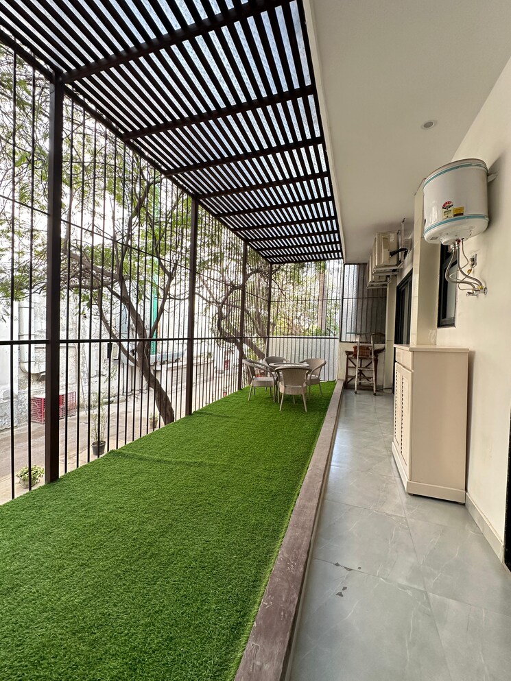 Balcony, ss-mayfield-gardens 3.5 Bedroom 263 Sq.Yd. Builder Floor In Sector 51 Gurgaon 8130776