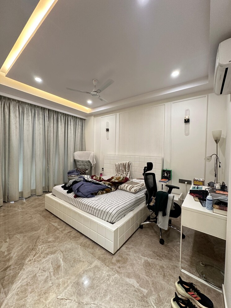 Master Bedroom, ss-mayfield-gardens 3.5 Bedroom 263 Sq.Yd. Builder Floor In Sector 51 Gurgaon 8130776