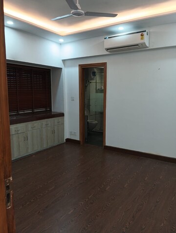Room in 3 BHK Apartment at Hauz Khas Market – for Rent