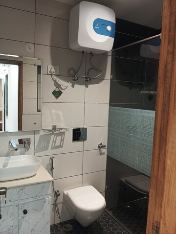 Attached Bathroom in 3 BHK Apartment at Hauz Khas Market – for Rent