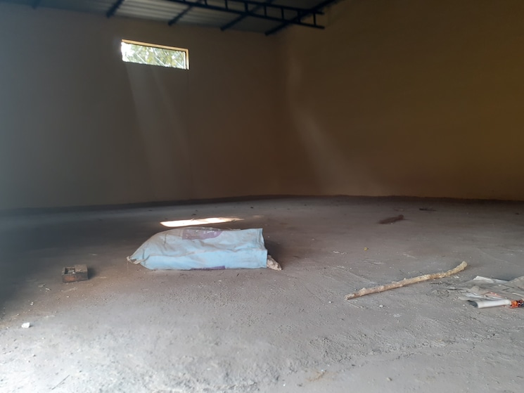 Room, sector 37c Commercial Warehouse 2800 Sq.Ft. In Sector 37c Gurgaon 8130773