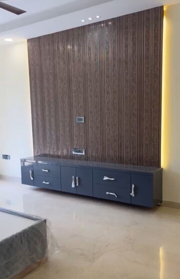Room in 4 BHK Builder Floor at Ansal Sushant Lok I, Sector 43 – for Sale