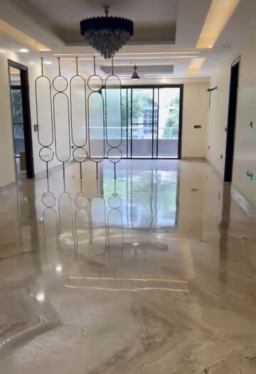 Building Lobby in 4 BHK Builder Floor at Ansal Sushant Lok I, Sector 43 – for Sale