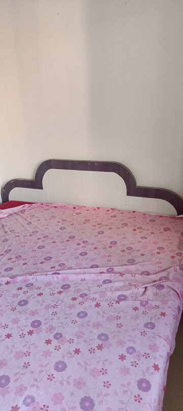 Bedroom in 2 BHK Apartment at Alica Nagar CHS, Kandivali East – for Rent