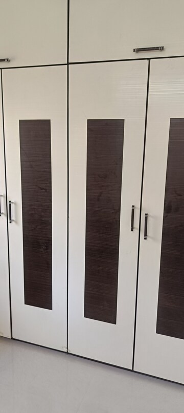 Room in 2 BHK Apartment at Alica Nagar CHS, Kandivali East – for Rent