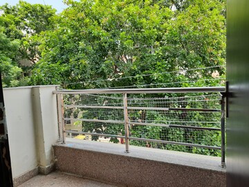 Balcony in 1 BHK Builder Floor at Ansal Sushant Lok I, Sector 43 – for Rent