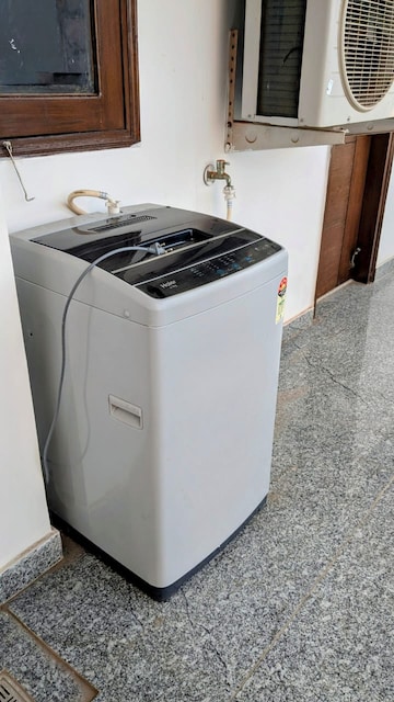 Furnished Amenities in 3 BHK Apartment at Sector 42 – for Rent