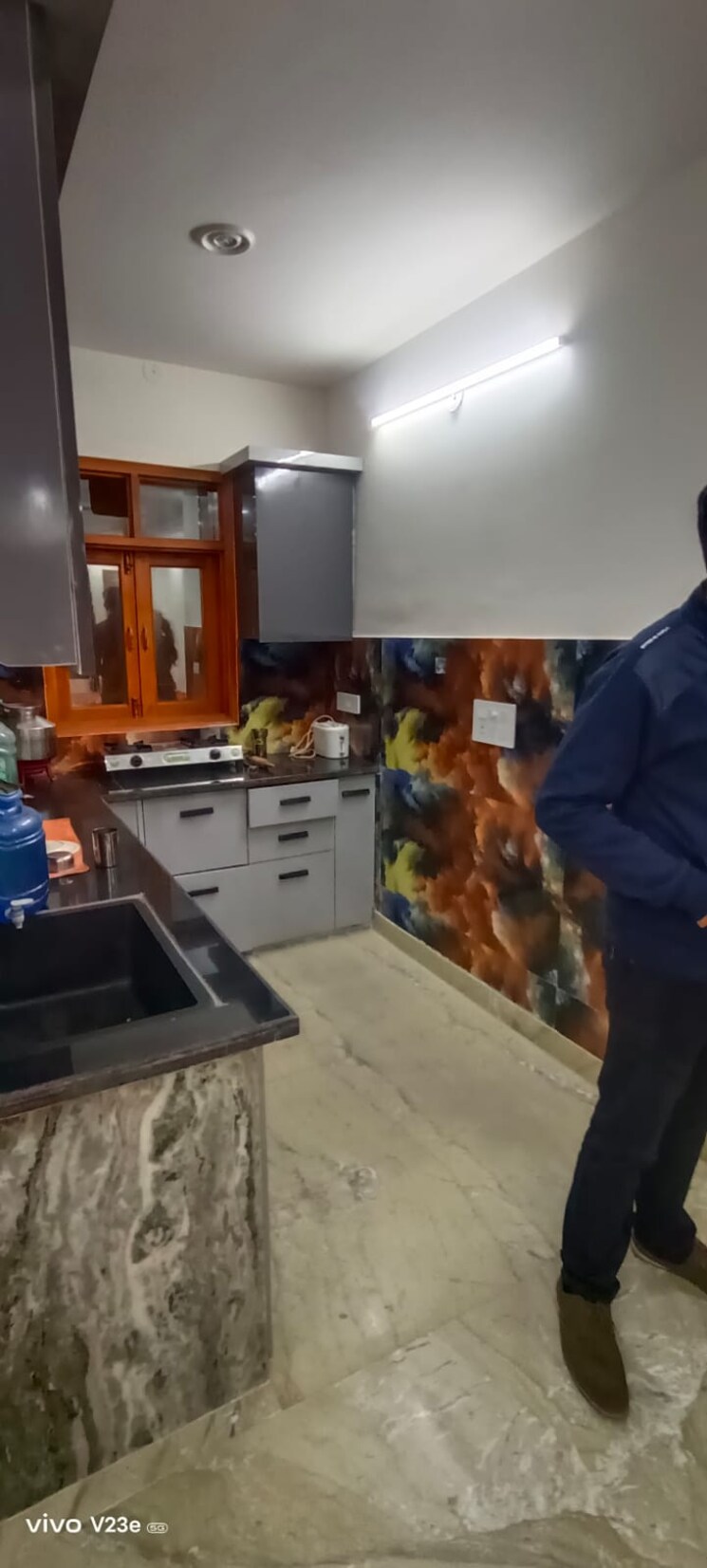 Kitchen, nirman vihar 3 Bedroom 1300 Sq.Ft. Builder Floor In Nirman Vihar Delhi 8130936