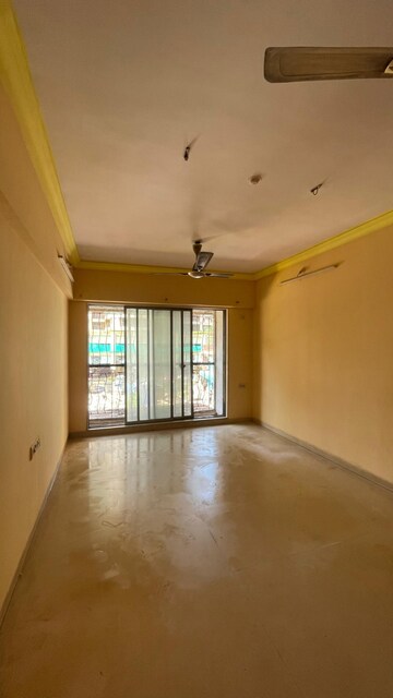 Room in 2 BHK Apartment at Ravi Group Gaurav woods 2, Mira Road – for Rent