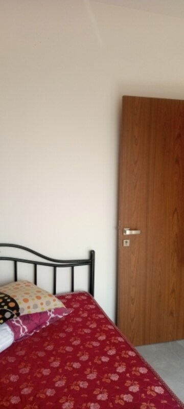 Room in 1.5 BHK Apartment at Earth Vintage, Dadar West – for Rent